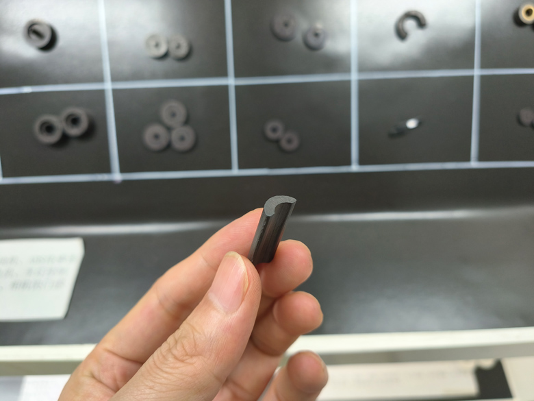 R775直流电机磁瓦
